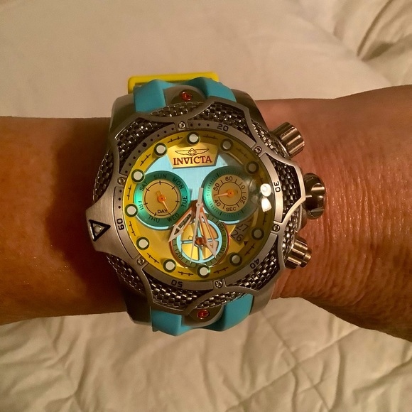Invicta Other - Invicta Reserve Venom Chain Puppy Limited Edition 52mm case. Turquoise & yellow.